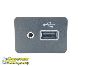 Gebruikte AUX/USB aansluiting Nissan Micra (K14) 1.0 IG-T 100 Prijs € 19,99 Margeregeling aangeboden door Autodemontagebedrijf De Ooyevaar