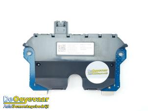 Gebruikte AUX/USB aansluiting Tesla Model 3 Long Range AWD 75 kWh Prijs € 25,00 Margeregeling aangeboden door Autodemontagebedrijf De Ooyevaar