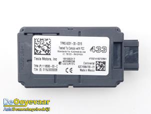 Gebruikte Bandenspanning module Tesla Model 3 Long Range AWD 75 kWh Prijs € 25,00 Margeregeling aangeboden door Autodemontagebedrijf De Ooyevaar