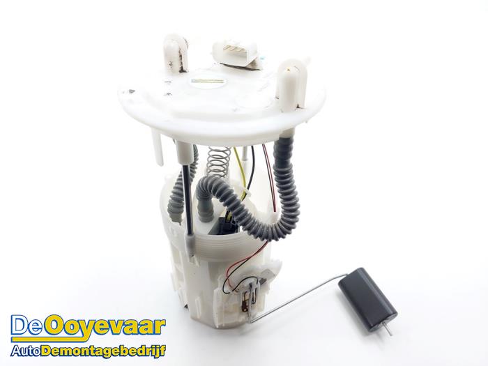 Gebruikte Tank element Pomp Dacia Dokker Express (8S) 1.5 dCi 90 Prijs € 19,99 Margeregeling aangeboden door Autodemontagebedrijf De Ooyevaar