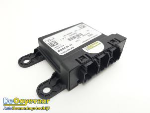 Gebruikte PDC Module Tesla Model S 85 Prijs € 59,99 Margeregeling aangeboden door Autodemontagebedrijf De Ooyevaar