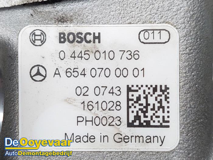 Dieselpomp van een Mercedes-Benz E (W213) E-220d 2.0 Turbo 16V 2019