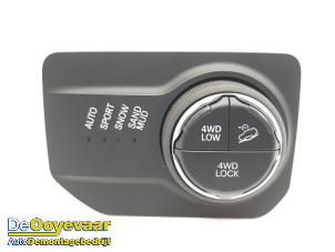 Gebruikte Sperdifferentieel schakelaar Jeep Compass II (MP) 1.3 4XE 240 16V 4x4 Prijs € 99,99 Margeregeling aangeboden door Autodemontagebedrijf De Ooyevaar