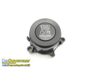 Gebruikte Start/Stop schakelaar Jeep Compass II (MP) 1.3 4XE 240 16V 4x4 Prijs € 9,99 Margeregeling aangeboden door Autodemontagebedrijf De Ooyevaar