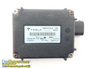 Gebruikte Garagedeur opener Tesla Model S 85 Prijs € 25,00 Margeregeling aangeboden door Autodemontagebedrijf De Ooyevaar