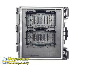 Gebruikte Zekeringkast Ford Puma 1.0 Ti-VCT EcoBoost 12V Prijs € 249,99 Margeregeling aangeboden door Autodemontagebedrijf De Ooyevaar