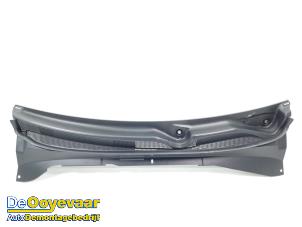 Gebruikte Paravan Jeep Compass II (MP) 1.3 4XE 240 16V 4x4 Prijs € 39,99 Margeregeling aangeboden door Autodemontagebedrijf De Ooyevaar