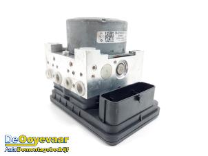 Gebruikte ABS Pomp Peugeot 208 II (UB/UH/UP) 1.2 Vti 12V PureTech 75 Prijs € 175,00 Margeregeling aangeboden door Autodemontagebedrijf De Ooyevaar