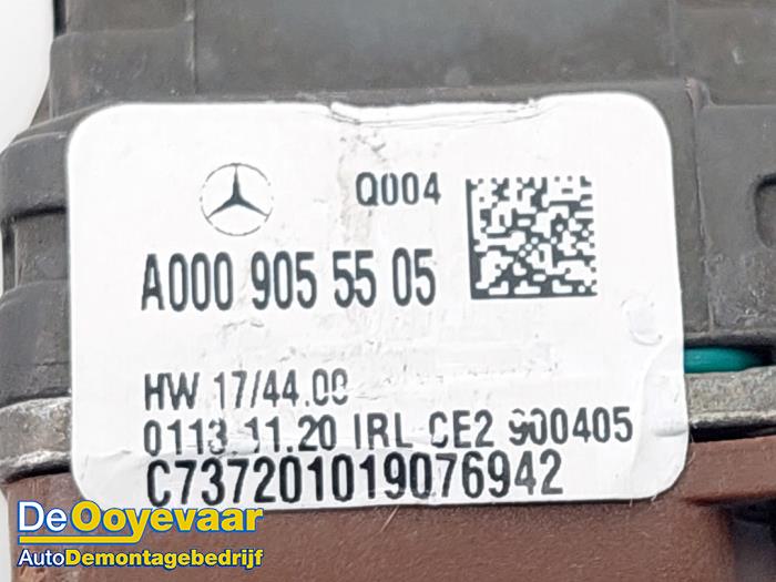 Spiegel camera links van een Mercedes-Benz GLA (H247) 1.3 180 Turbo 16V 2021