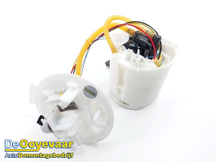Gebruikte Tank element Pomp Mercedes GLA (H247) 1.3 180 Turbo 16V Prijs € 35,00 Margeregeling aangeboden door Autodemontagebedrijf De Ooyevaar