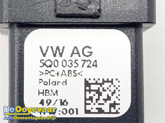 AUX/USB aansluiting van een Volkswagen Tiguan (AD1) 1.4 TSI 16V 2017