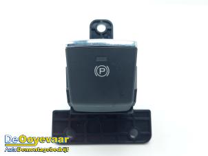 Gebruikte Handrem schakelaar Subaru XV (GT/GX) 2.0 e-Boxer AWD 16V Prijs € 15,00 Margeregeling aangeboden door Autodemontagebedrijf De Ooyevaar