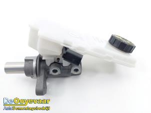 Gebruikte Hoofdremcilinder Lynk &amp; Co 01 1.5 PHEV Prijs € 39,99 Margeregeling aangeboden door Autodemontagebedrijf De Ooyevaar