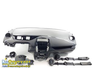 Gebruikte Airbag set + dashboard Renault Zoé (AG) R90 Prijs € 449,99 Margeregeling aangeboden door Autodemontagebedrijf De Ooyevaar