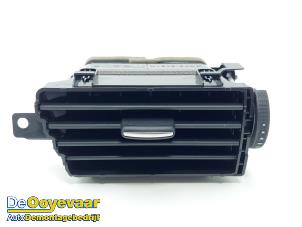 Gebruikte Luchtrooster Dashboard Mazda 6 SportBreak (GJ/GH/GL) 2.0 SkyActiv-G 165 16V Prijs € 29,99 Margeregeling aangeboden door Autodemontagebedrijf De Ooyevaar