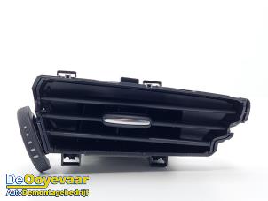 Gebruikte Luchtrooster Dashboard Mazda 6 SportBreak (GJ/GH/GL) 2.0 SkyActiv-G 165 16V Prijs € 49,99 Margeregeling aangeboden door Autodemontagebedrijf De Ooyevaar