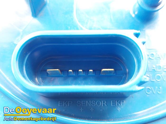 Brandstofpomp Elektrisch van een Volkswagen Polo VI (AW1) 1.0 TSI 12V 2018