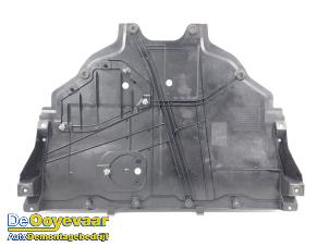 Gebruikte Motor Beschermplaat Mazda 6 SportBreak (GJ/GH/GL) 2.0 SkyActiv-G 165 16V Prijs € 49,99 Margeregeling aangeboden door Autodemontagebedrijf De Ooyevaar
