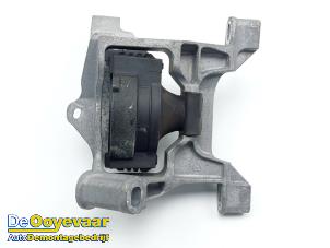 Gebruikte Motorsteun Mazda 6 SportBreak (GJ/GH/GL) 2.0 SkyActiv-G 165 16V Prijs € 25,00 Margeregeling aangeboden door Autodemontagebedrijf De Ooyevaar