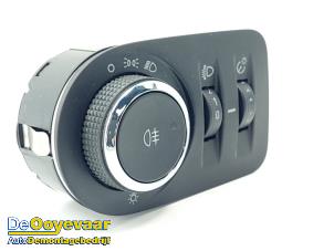 Gebruikte Licht Schakelaar Opel Adam 1.2 16V Prijs € 9,99 Margeregeling aangeboden door Autodemontagebedrijf De Ooyevaar