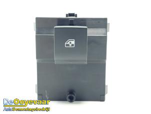 Gebruikte Ruit schakelaar elektrisch Opel Adam 1.2 16V Prijs € 5,00 Margeregeling aangeboden door Autodemontagebedrijf De Ooyevaar