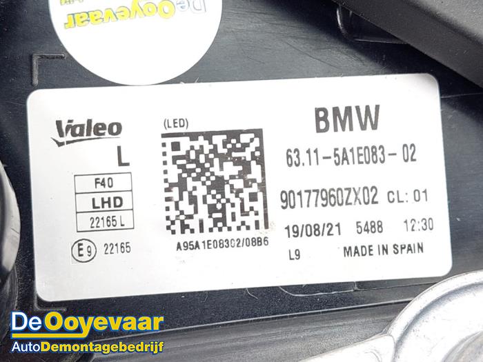 Koplamp links van een BMW 1 serie (F40) 118i 1.5 TwinPower 12V 2021