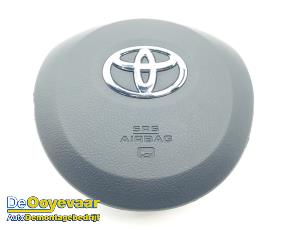 Gebruikte Airbag links (Stuur) Toyota Yaris III (P13) 1.0 12V VVT-i Prijs € 199,99 Margeregeling aangeboden door Autodemontagebedrijf De Ooyevaar