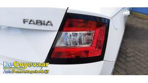 Gebruikte Achterlicht rechts Skoda Fabia III (NJ3) 1.2 TSI 16V Prijs € 49,99 Margeregeling aangeboden door Autodemontagebedrijf De Ooyevaar