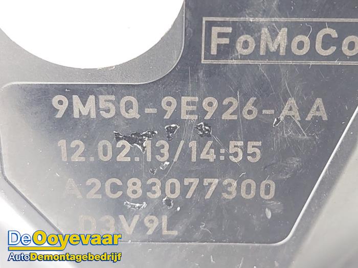 Gasklephuis van een Ford Kuga II (DM2) 2.0 TDCi 16V 163 4x4 2013