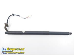 Gebruikte Achterklep motor Mercedes GLA (H247) 1.3 200 Turbo 16V Prijs € 104,99 Margeregeling aangeboden door Autodemontagebedrijf De Ooyevaar