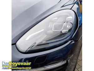 Gebruikte Koplamp links Porsche Cayenne II (92A) 3.0 D V6 24V Prijs € 1.249,99 Margeregeling aangeboden door Autodemontagebedrijf De Ooyevaar