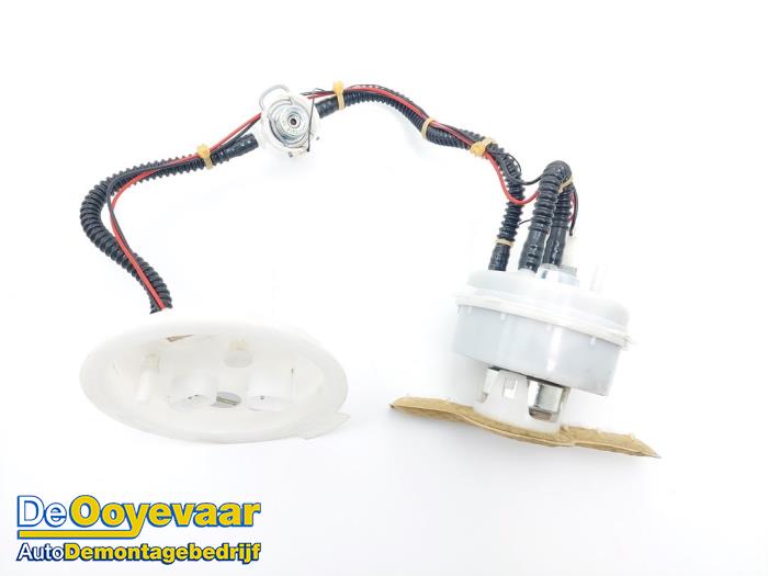 Gebruikte Tank element Pomp BMW 6 serie (F13) 650i xDrive V8 32V Prijs € 129,99 Margeregeling aangeboden door Autodemontagebedrijf De Ooyevaar