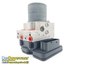 Gebruikte ABS Pomp BMW 6 serie (F13) 650i xDrive V8 32V Prijs € 399,99 Margeregeling aangeboden door Autodemontagebedrijf De Ooyevaar