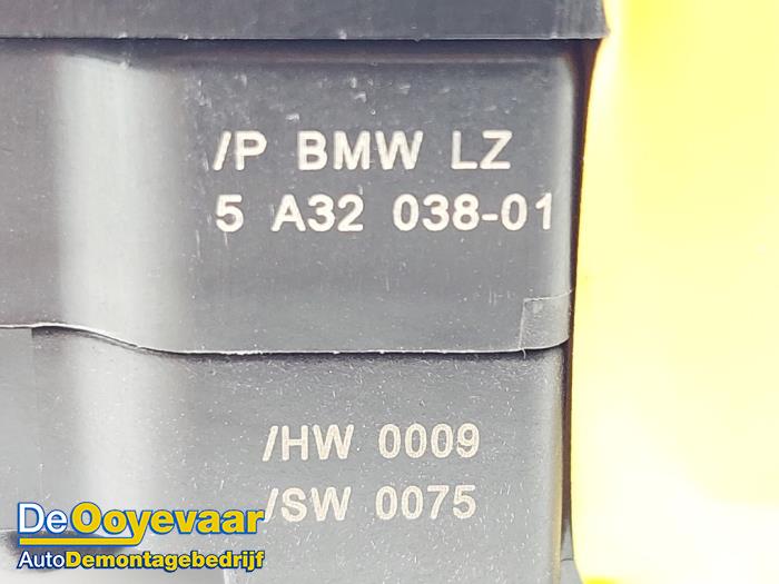 Stuurkolomschakelaar van een BMW 1 serie (F40) 118i 1.5 TwinPower 12V 2021
