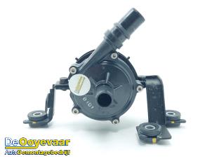 Gebruikte Watercirculatiepomp Kia Niro I (DE) 1.6 GDI Plug-in Hybrid Prijs € 99,99 Margeregeling aangeboden door Autodemontagebedrijf De Ooyevaar