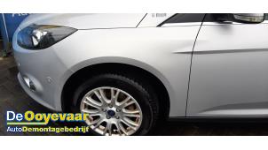 Gebruikte Spatbord links-voor Ford Focus 3 Wagon 1.6 SCTi 16V Prijs € 75,00 Margeregeling aangeboden door Autodemontagebedrijf De Ooyevaar