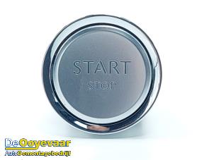 Gebruikte Start/Stop schakelaar Peugeot 5008 II (M4/MC/MJ/MR) 1.2 12V e-THP PureTech 130 Prijs € 9,99 Margeregeling aangeboden door Autodemontagebedrijf De Ooyevaar