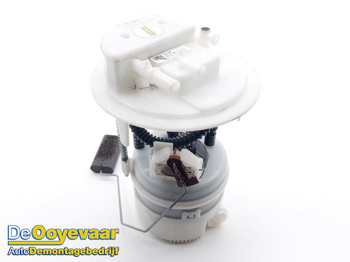 Gebruikte Brandstofpomp Elektrisch Peugeot 5008 II (M4/MC/MJ/MR) 1.2 12V e-THP PureTech 130 Prijs € 99,99 Margeregeling aangeboden door Autodemontagebedrijf De Ooyevaar