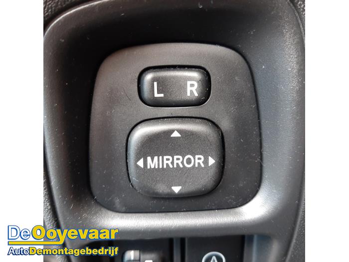 Buitenspiegel links van een Toyota Aygo (B40) 1.0 12V VVT-i 2019