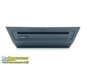 Gebruikte CD Speler Mazda 2 (DJ/DL) 1.5 SkyActiv-G 90 Prijs € 69,99 Margeregeling aangeboden door Autodemontagebedrijf De Ooyevaar