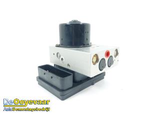 Gebruikte ABS Pomp Mercedes C Sportcoupé (C203) 1.8 C-180K 16V Prijs € 49,99 Margeregeling aangeboden door Autodemontagebedrijf De Ooyevaar