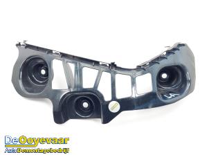 Gebruikte Bumpersteun links-achter Mercedes CLA (118.3) 1.3 CLA-180 Turbo 16V Prijs € 19,99 Margeregeling aangeboden door Autodemontagebedrijf De Ooyevaar