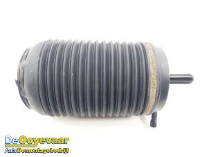 Gebruikte Luchtbalg Porsche Macan (95B) 3.6 V6 24V Turbo Prijs € 225,00 Margeregeling aangeboden door Autodemontagebedrijf De Ooyevaar