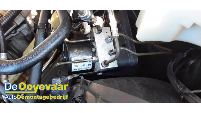 ABS Pomp van een BMW Z4 Roadster (E85) 2.2 24V 2005