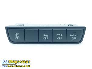 Gebruikte PDC Schakelaar Mazda CX-30 (DM) 2.0 e-SkyActiv-G 150 16V Prijs € 19,99 Margeregeling aangeboden door Autodemontagebedrijf De Ooyevaar