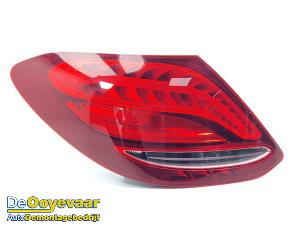 Gebruikte Achterlicht links Mercedes E (W213) E-200d 2.0 Turbo 16V Prijs € 149,99 Margeregeling aangeboden door Autodemontagebedrijf De Ooyevaar