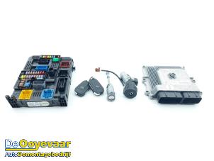 Gebruikte Kontaktslot + computer Opel Crossland (X) 1.2 Turbo 12V Prijs € 475,00 Margeregeling aangeboden door Autodemontagebedrijf De Ooyevaar