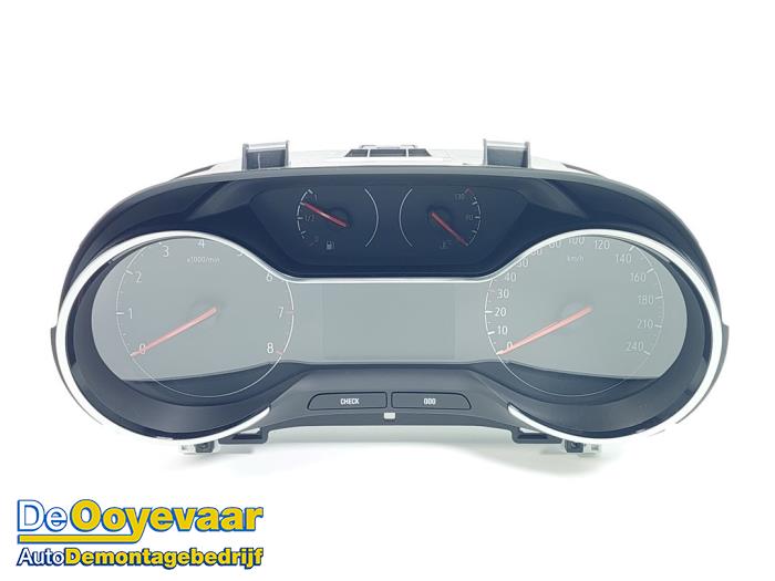 Instrumentenpaneel van een Opel Crossland (X) 1.2 Turbo 12V 2024
