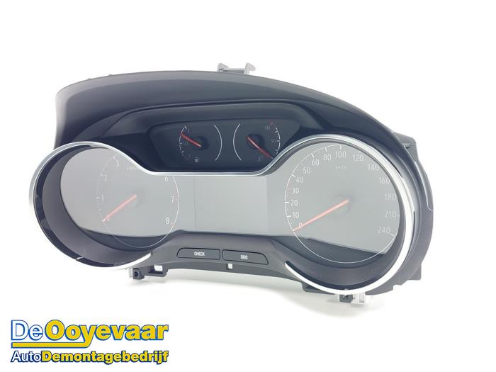 Instrumentenpaneel van een Opel Crossland (X) 1.2 Turbo 12V 2024