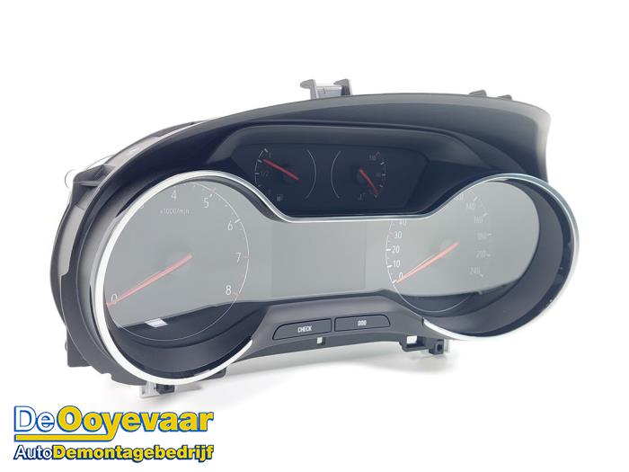 Instrumentenpaneel van een Opel Crossland (X) 1.2 Turbo 12V 2024